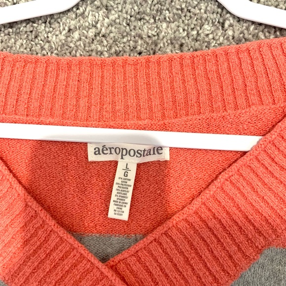 A Size Large Striped V-Neck Aeropostale Sweater - Picture 2 of 4